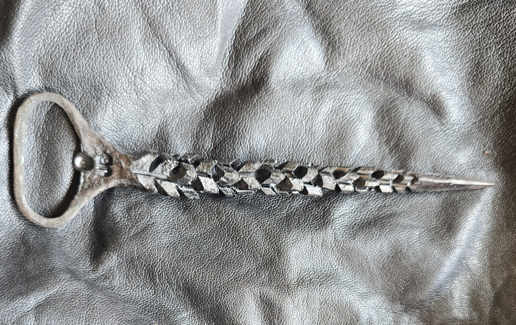 Dragontail Bottle Opener / icepic