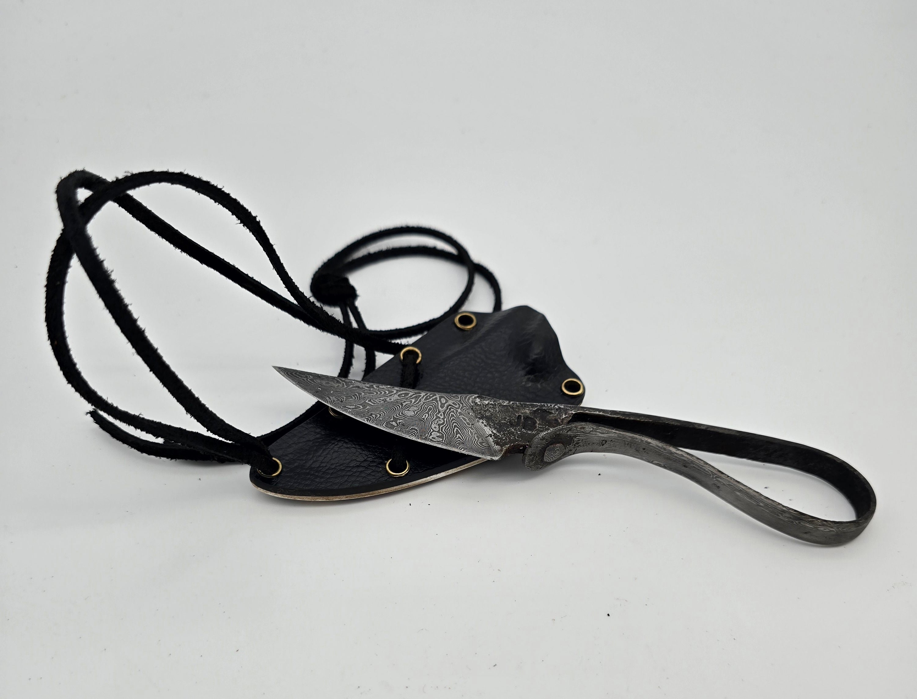 Blacksmith neck knife